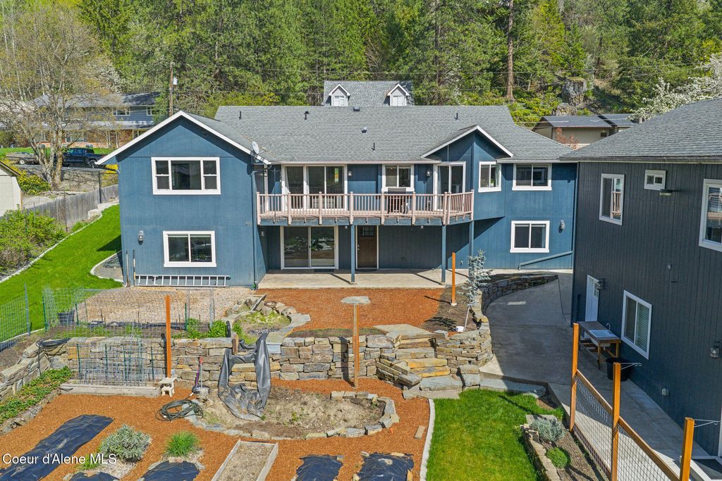 Photo of 1405 Cherrywood Dr, Coeur dAlene, ID 83814 (MLS # 26-3945)