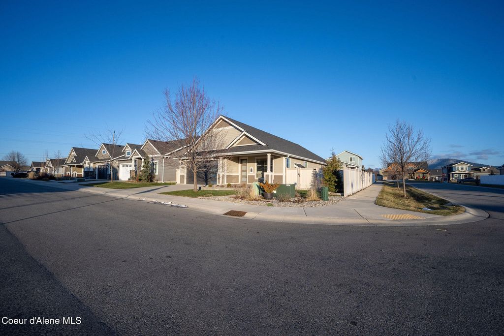 Photo of 7996 Hibiscus Ln, Coeur dAlene, ID 83815 (MLS # 26-740)