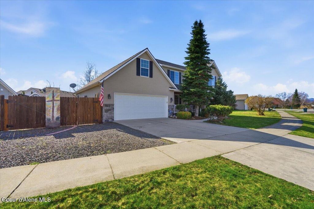 Photo of 2472 Warwick Ct, Hayden, ID 83835 (MLS # 26-2731)