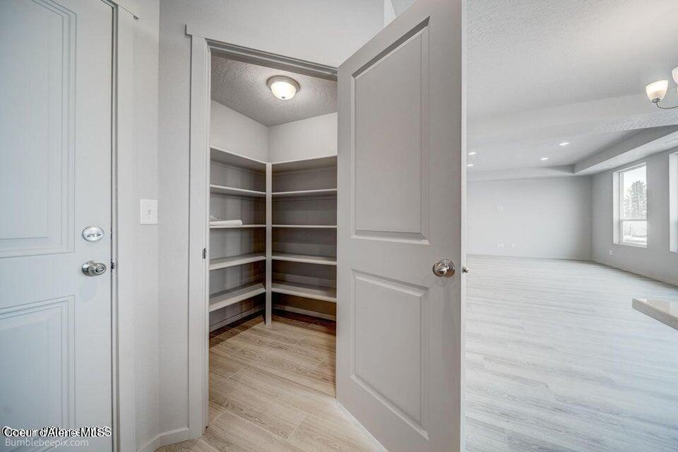 Hayden, Idaho 83835, United States, 4 Bedrooms Bedrooms, ,3 BathroomsBathrooms,Residential,Pending,57408