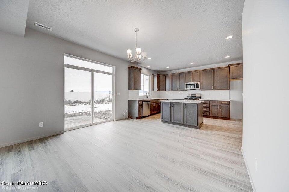 Hayden, Idaho 83835, United States, 4 Bedrooms Bedrooms, ,3 BathroomsBathrooms,Residential,Pending,57408