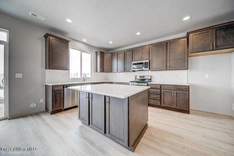 Hayden, Idaho 83835, United States, 4 Bedrooms Bedrooms, ,3 BathroomsBathrooms,Residential,Pending,57408