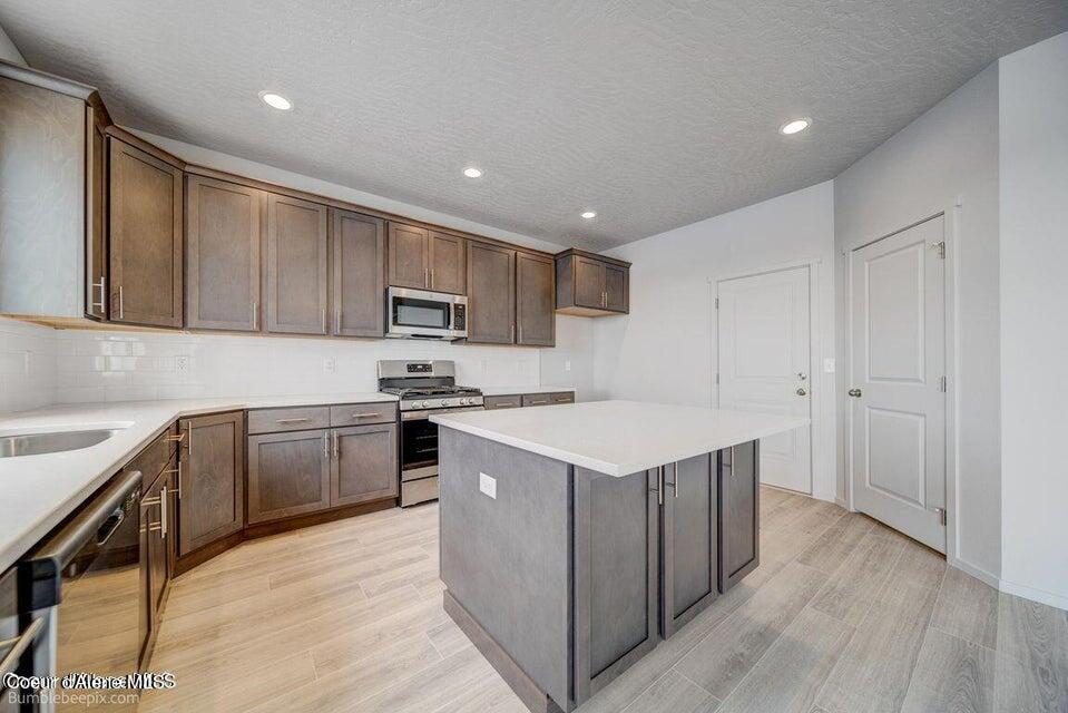 Hayden, Idaho 83835, United States, 4 Bedrooms Bedrooms, ,3 BathroomsBathrooms,Residential,Pending,57408