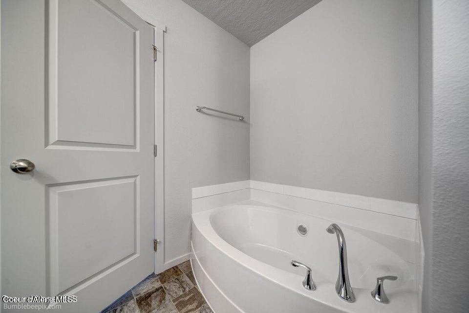 Hayden, Idaho 83835, United States, 4 Bedrooms Bedrooms, ,3 BathroomsBathrooms,Residential,Pending,57408