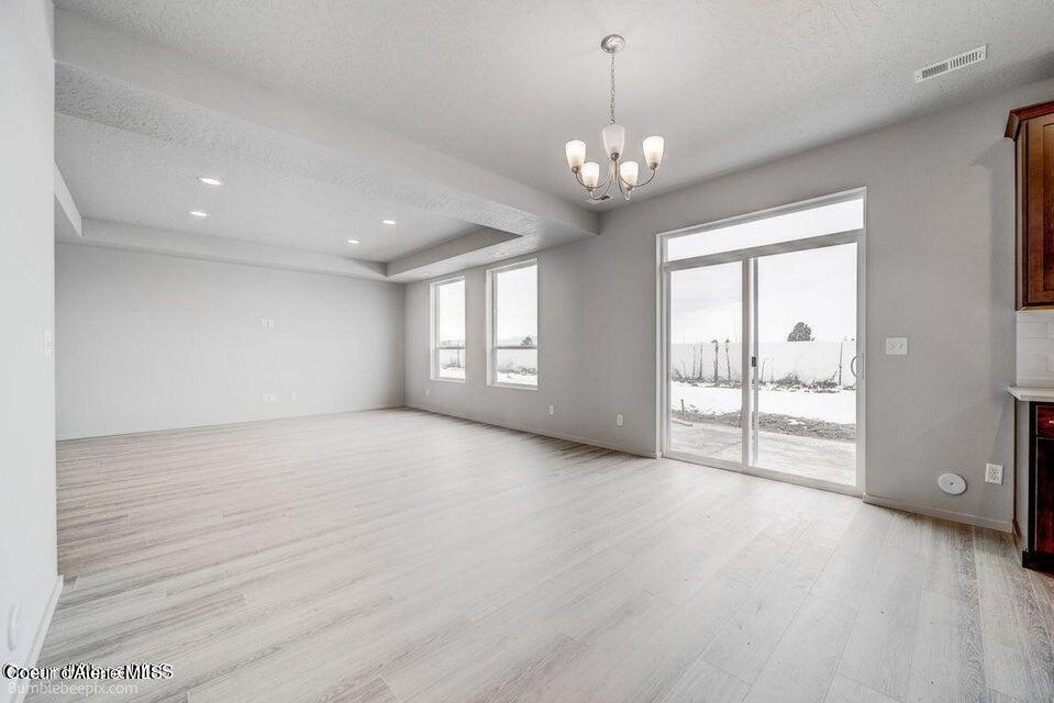 Hayden, Idaho 83835, United States, 4 Bedrooms Bedrooms, ,3 BathroomsBathrooms,Residential,Pending,57408