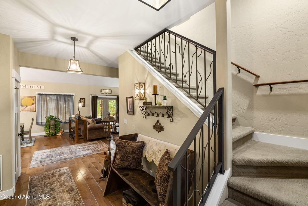 Photo of 94 Alpine Dr, Sandpoint, ID 83864 (MLS # 25-10939)