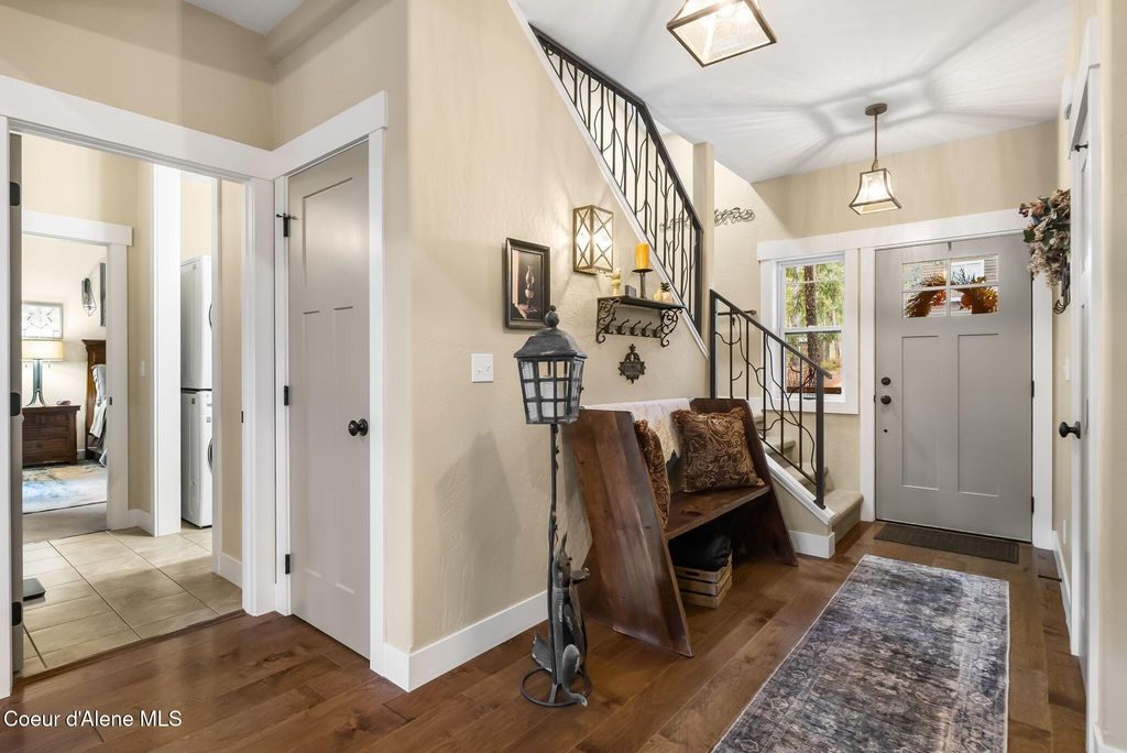 Photo of 94 Alpine Dr, Sandpoint, ID 83864 (MLS # 25-10939)