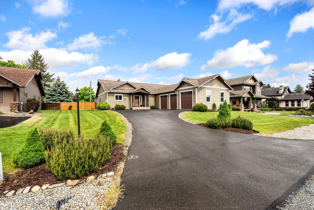 Photo of 113 Crooked Ear Dr, Sandpoint, ID 83864 (MLS # 26-5076)