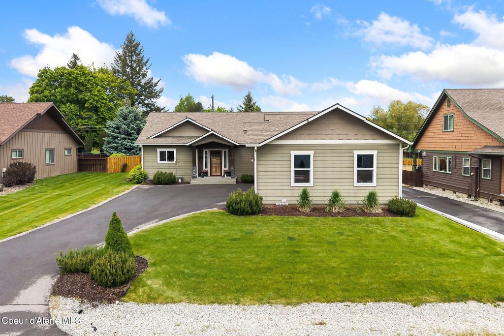 Photo of 113 Crooked Ear Dr, Sandpoint, ID 83864 (MLS # 26-5076)
