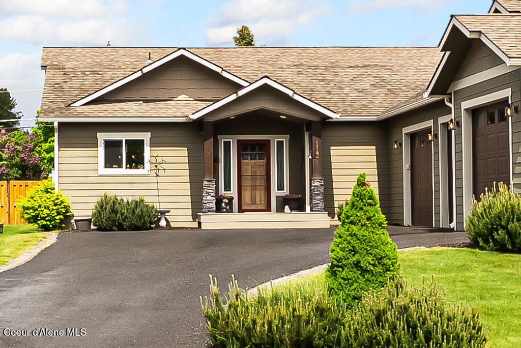 Photo of 113 Crooked Ear Dr, Sandpoint, ID 83864 (MLS # 26-5076)