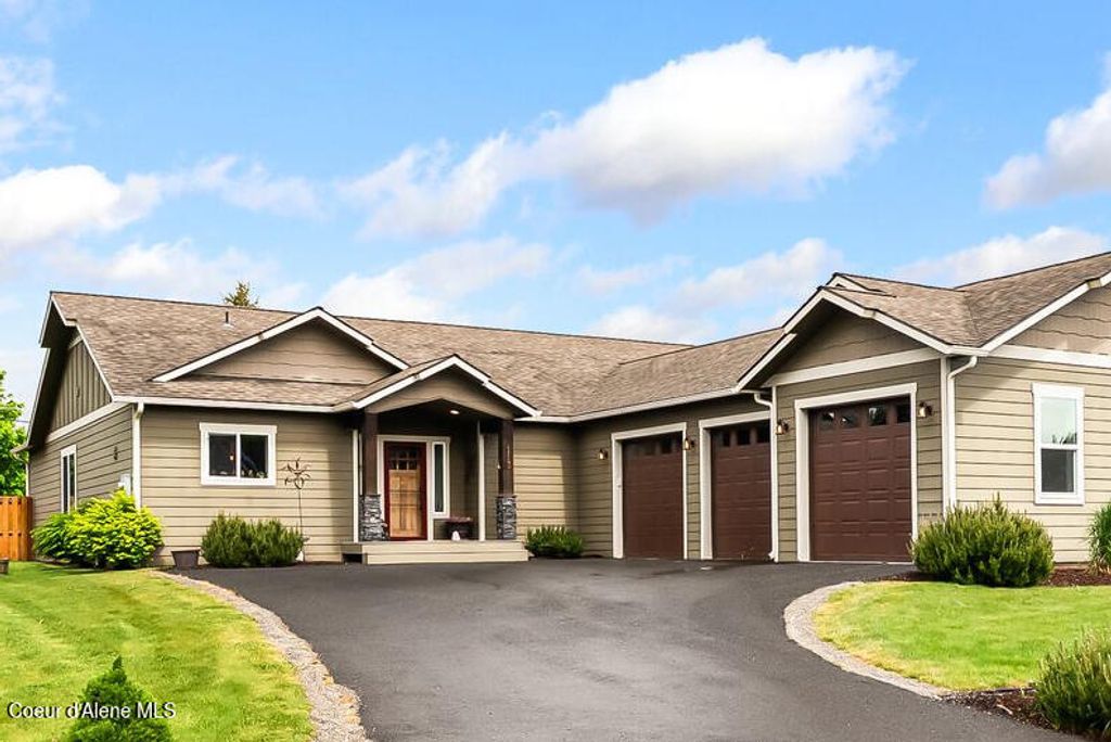 Photo of 113 Crooked Ear Dr, Sandpoint, ID 83864 (MLS # 26-5076)