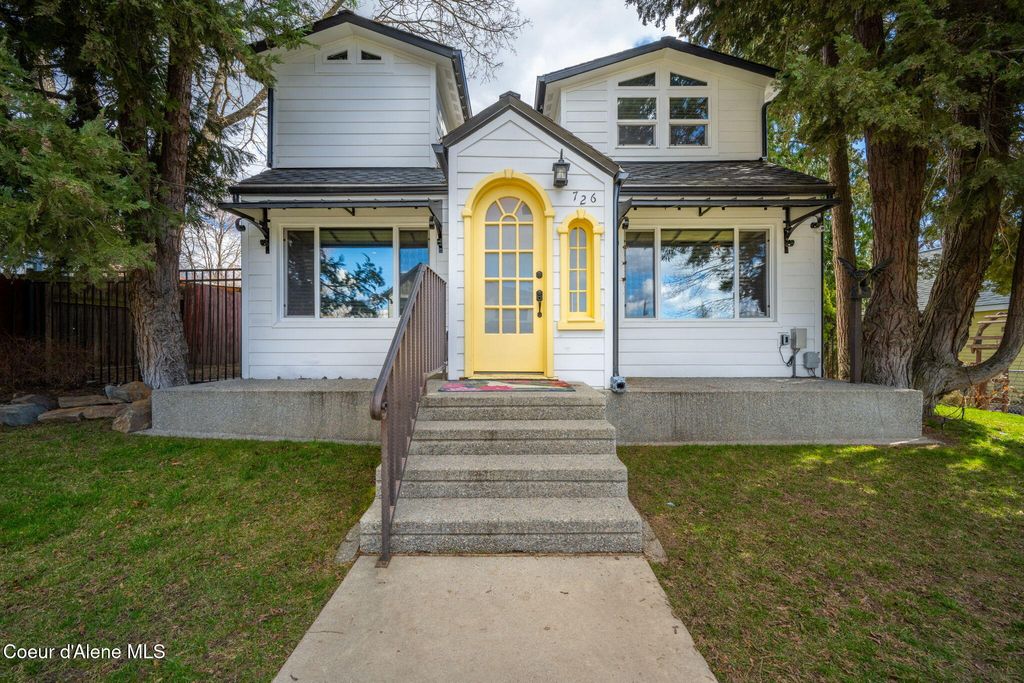 Photo of 726 B St, Coeur dAlene, ID 83814 (MLS # 26-2734)