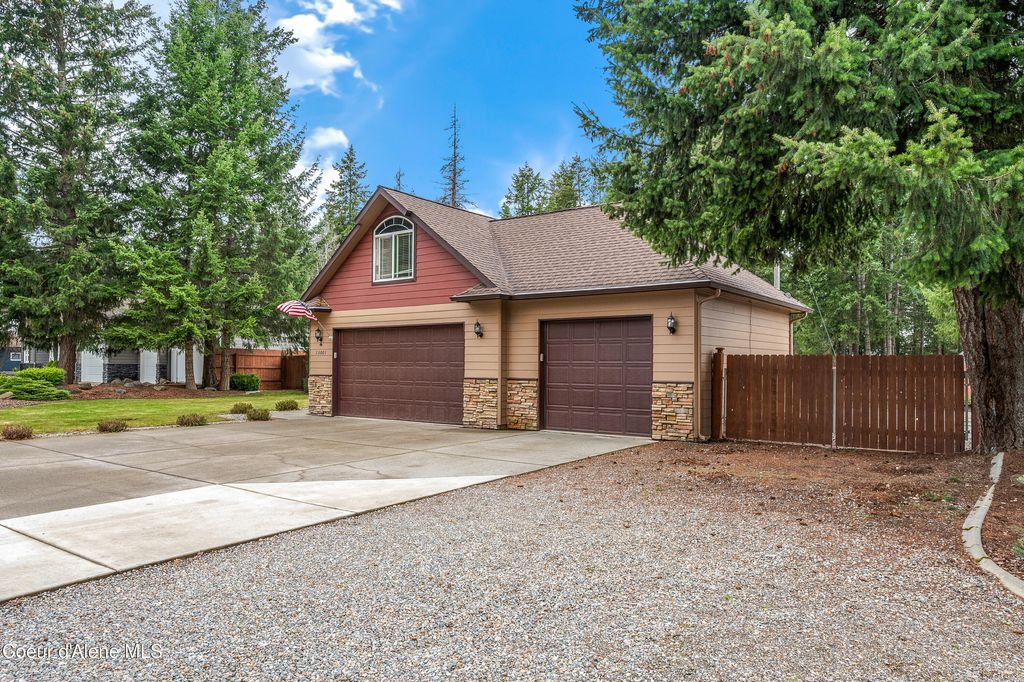Photo of 13001 FERNDALE Dr, Hayden, ID 83835 (MLS # 25-2719)
