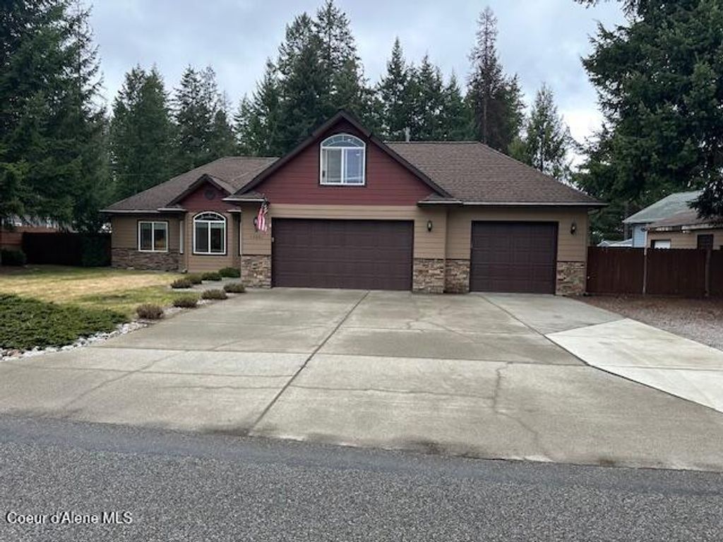 Photo of 13001 FERNDALE Dr, Hayden, ID 83835 (MLS # 25-2719)