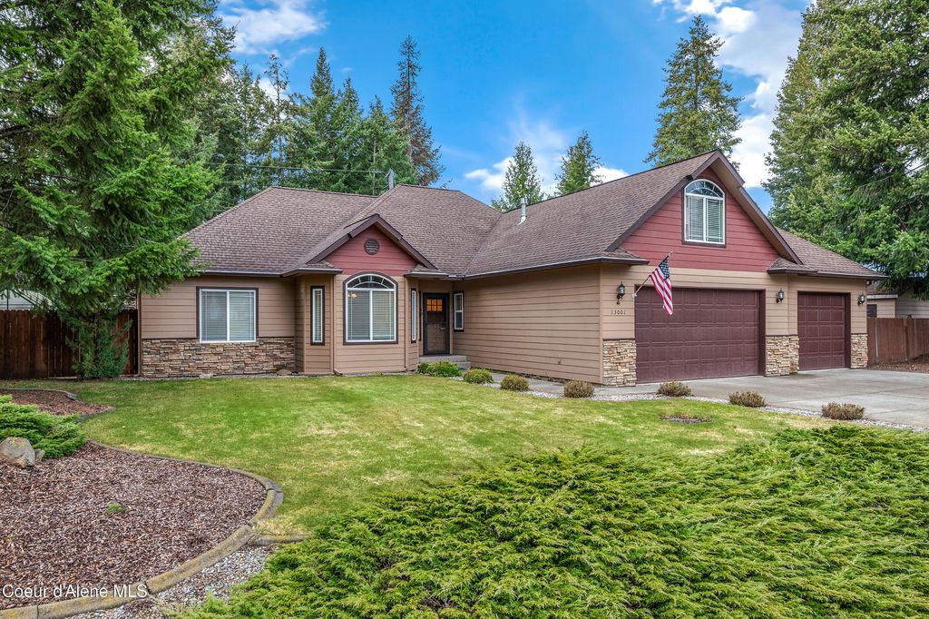 Photo of 13001 FERNDALE Dr, Hayden, ID 83835 (MLS # 25-2719)