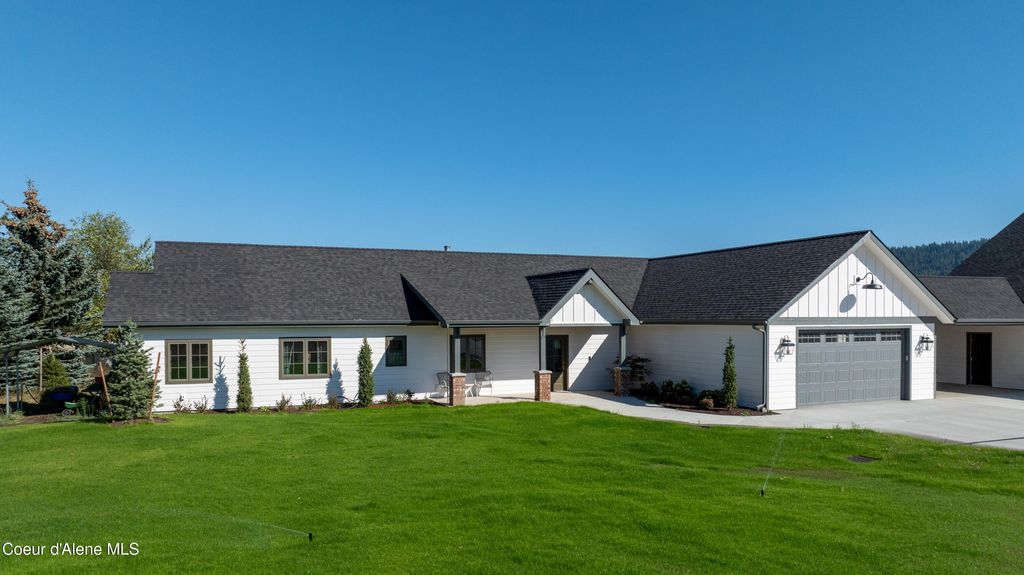 Photo of 8575 Haystack Ln, Coeur dAlene, ID 83814 (MLS # 25-9748)