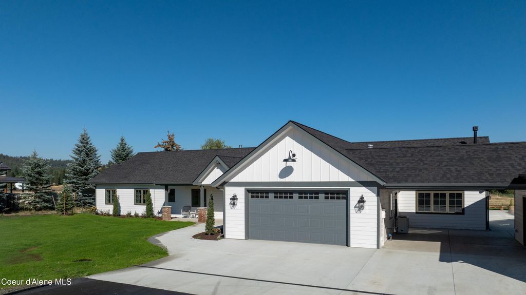 Photo of 8575 Haystack Ln, Coeur dAlene, ID 83814 (MLS # 25-9748)
