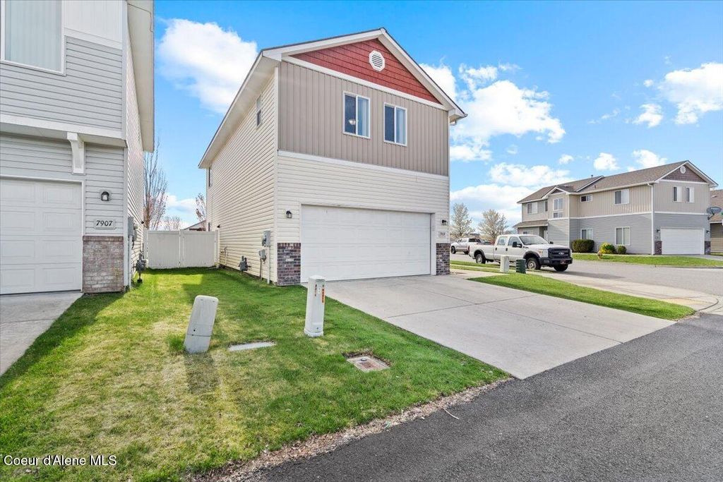 Photo of 7919 Holyoke Loop, Coeur dAlene, ID 83815 (MLS # 26-3936)