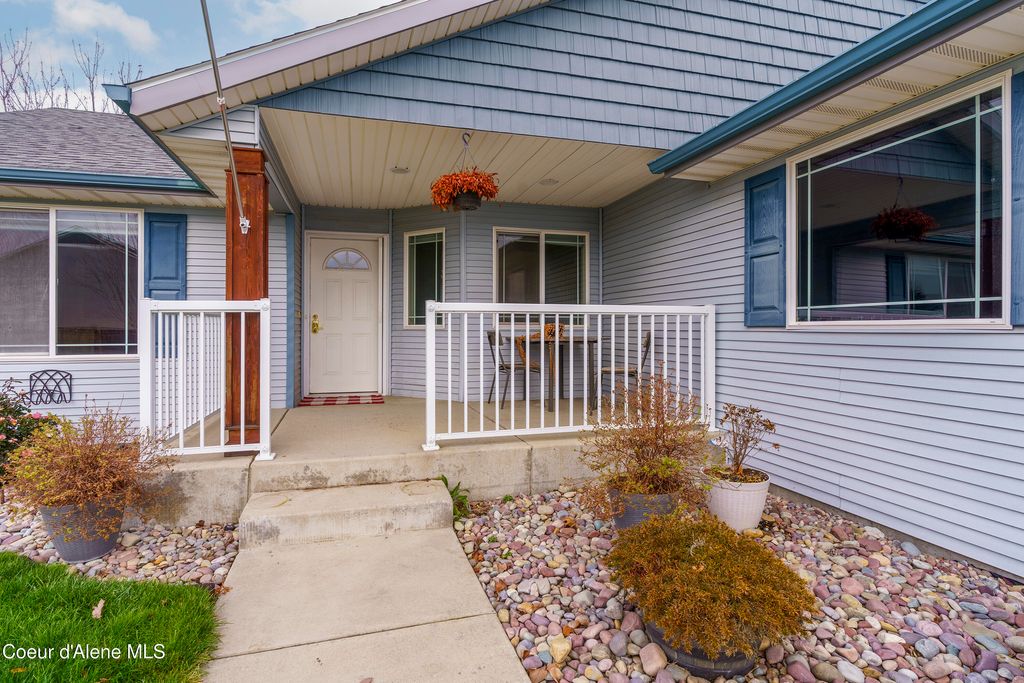 Photo of 3991 SLAZENGER Ln, Post Falls, ID 83854 (MLS # 25-11279)