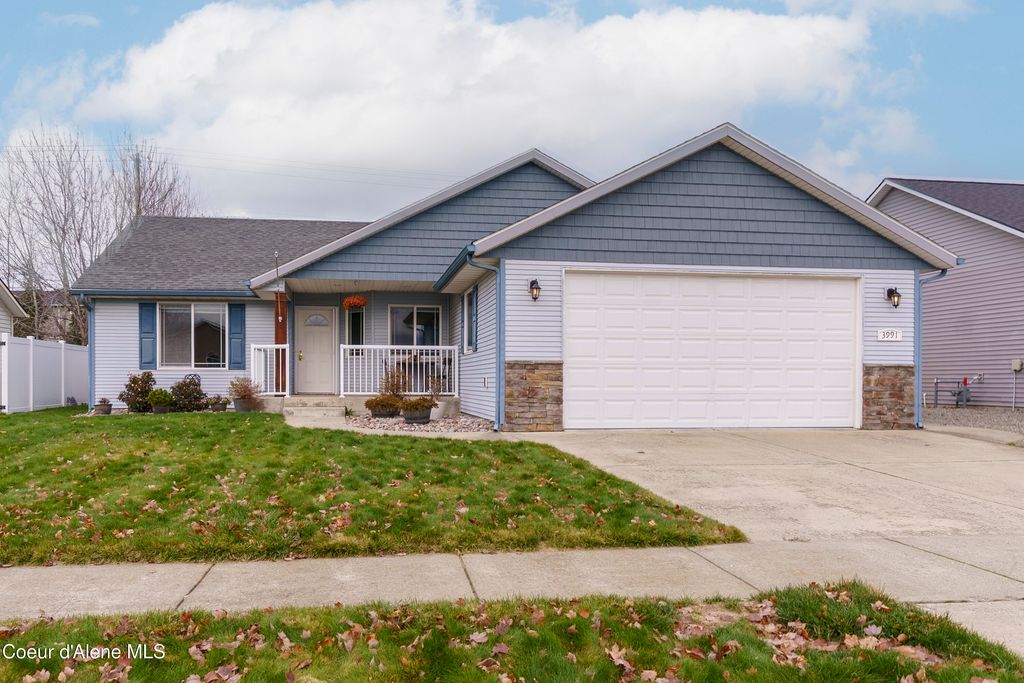 Photo of 3991 SLAZENGER Ln, Post Falls, ID 83854 (MLS # 25-11279)