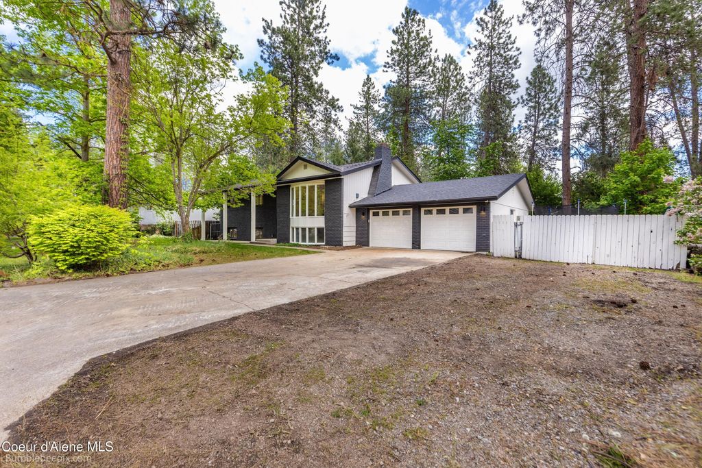 Photo of 117 Pinewood Dr, Post Falls, ID 83854 (MLS # 26-5291)