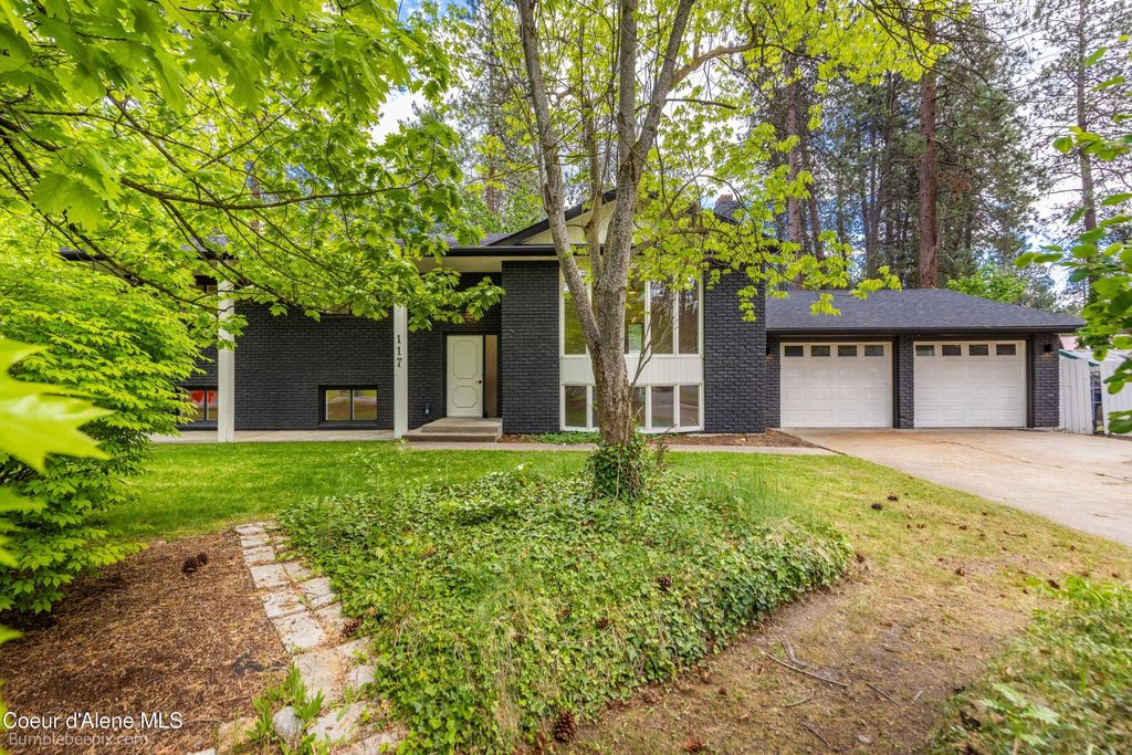 Photo of 117 Pinewood Dr, Post Falls, ID 83854 (MLS # 26-5291)