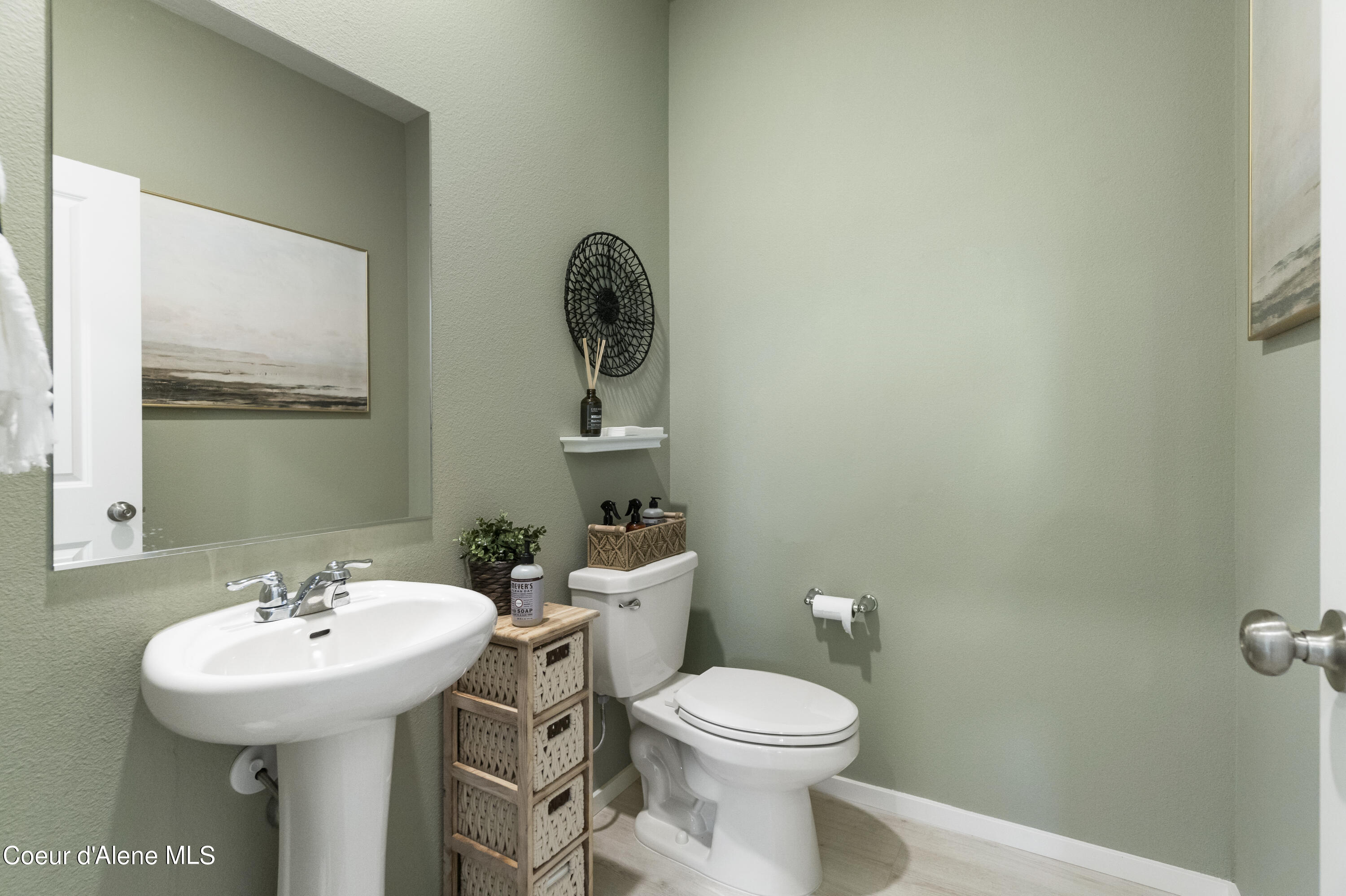 Hayden, Idaho 83835, United States, 3 Bedrooms Bedrooms, ,3 BathroomsBathrooms,Residential,Pending,53622