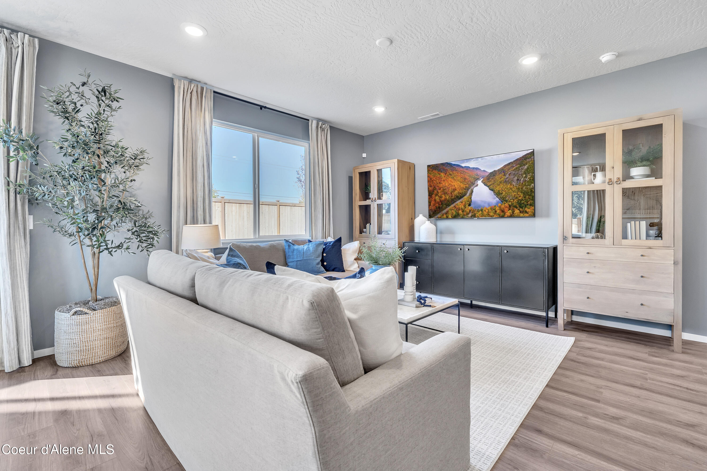 366 E Burdock Loop, Hayden, Idaho image 3
