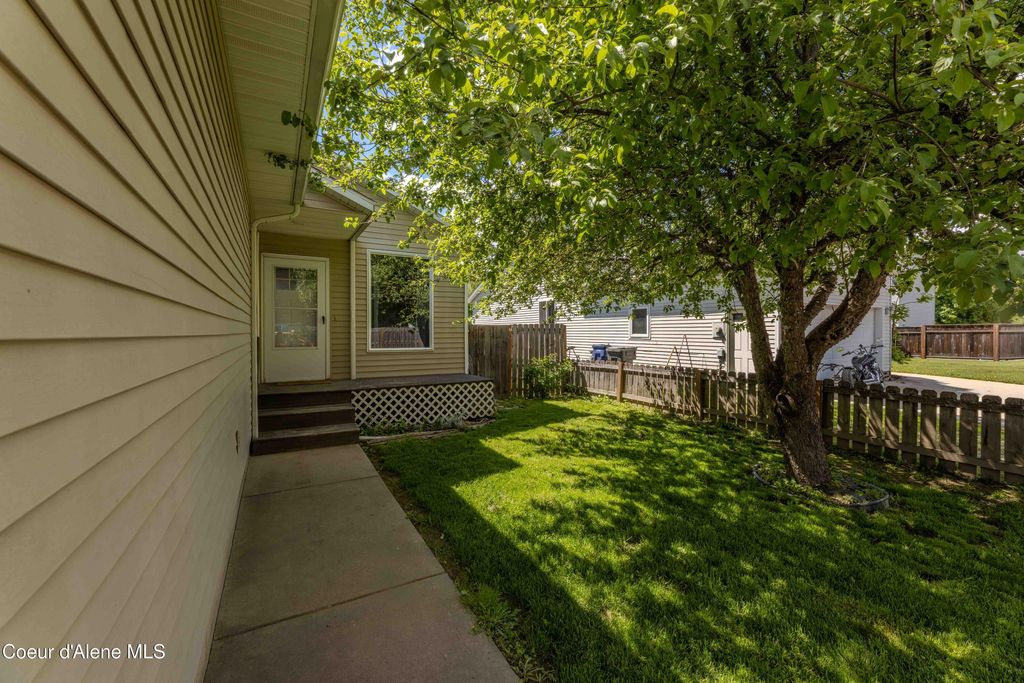 Photo of 418 Division Ave, Sandpoint, ID 83864 (MLS # 26-5113)
