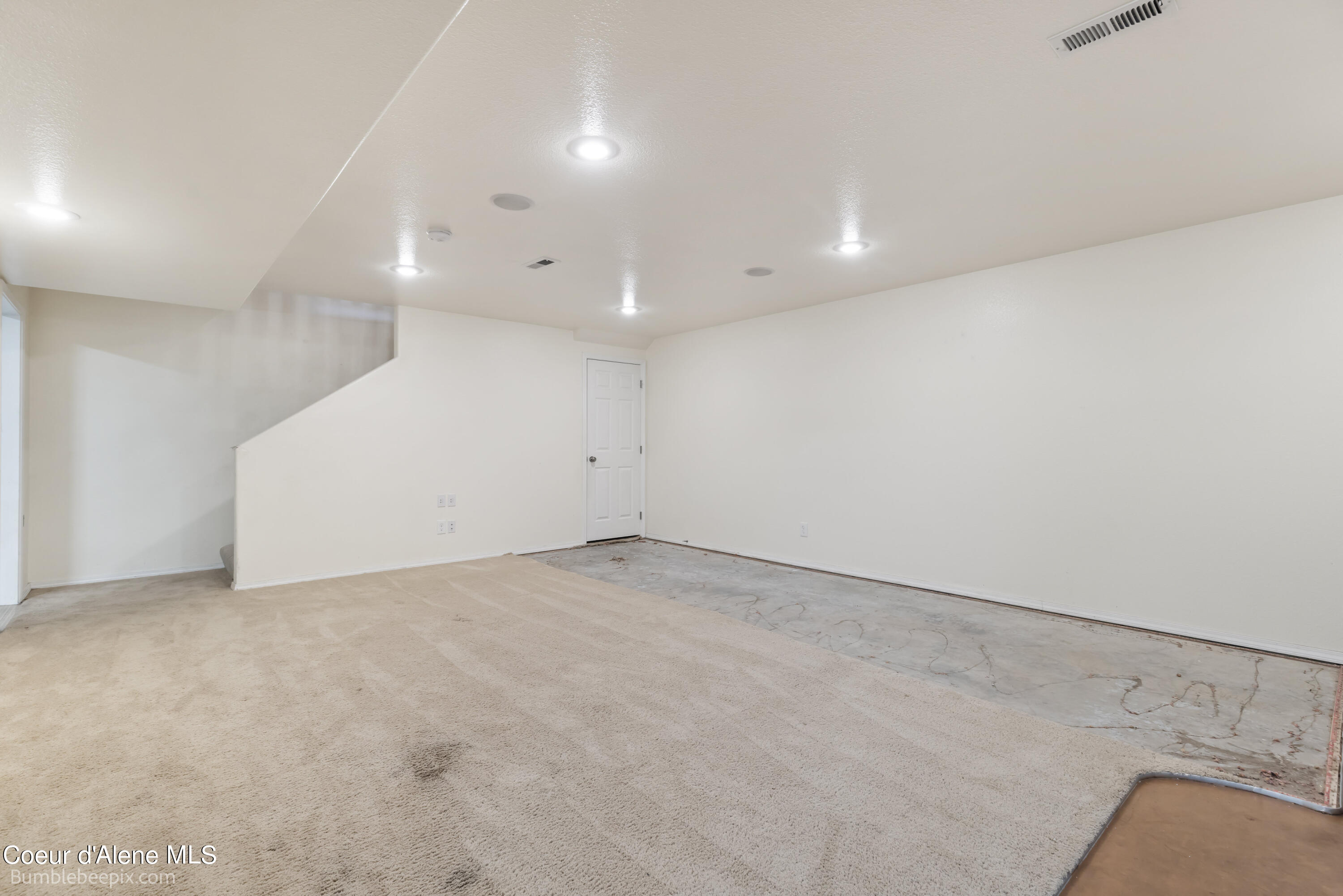 Moyie Springs, Idaho 83845, United States, 5 Bedrooms Bedrooms, ,3 BathroomsBathrooms,Residential,Pending,49904