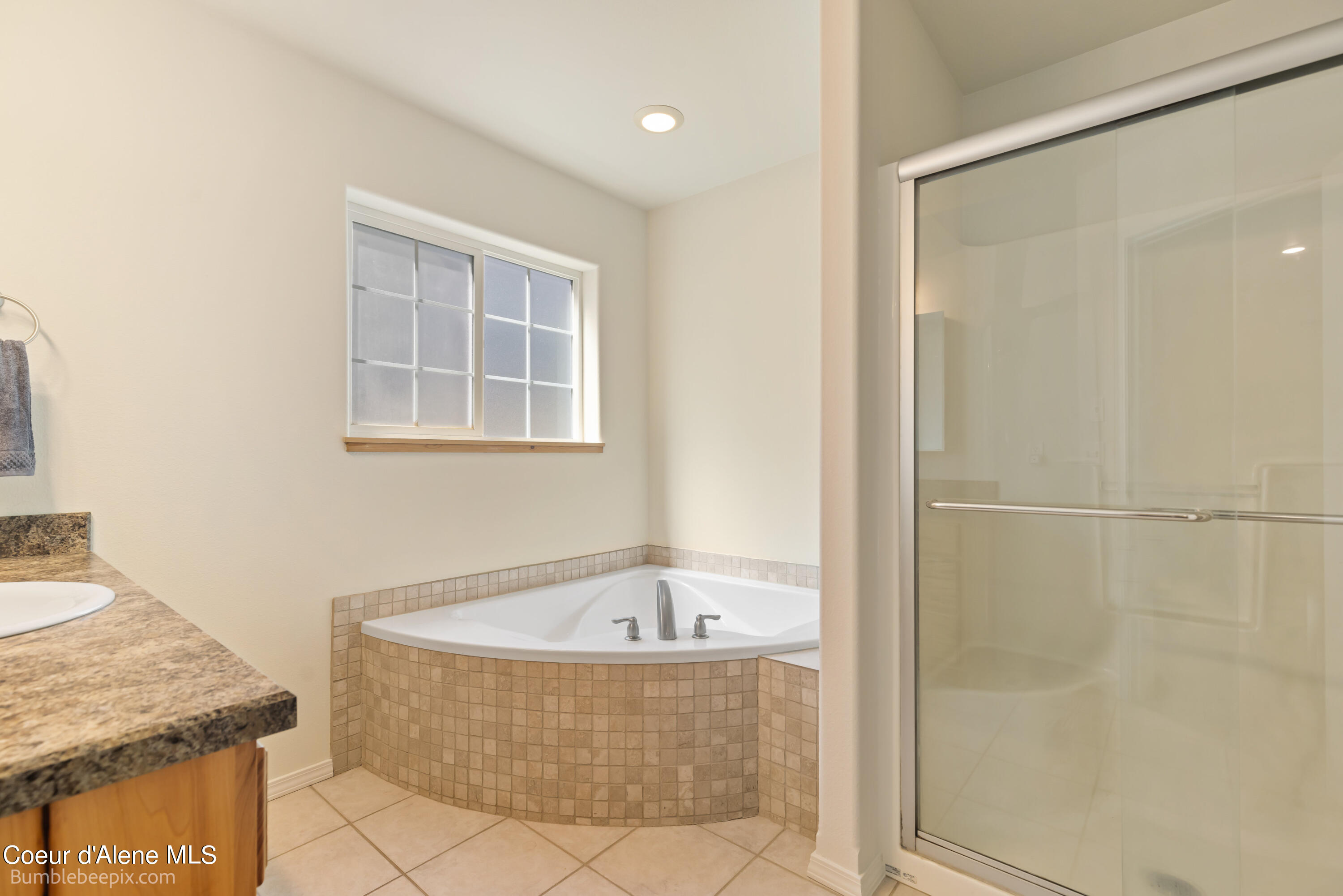 Moyie Springs, Idaho 83845, United States, 5 Bedrooms Bedrooms, ,3 BathroomsBathrooms,Residential,Pending,49904