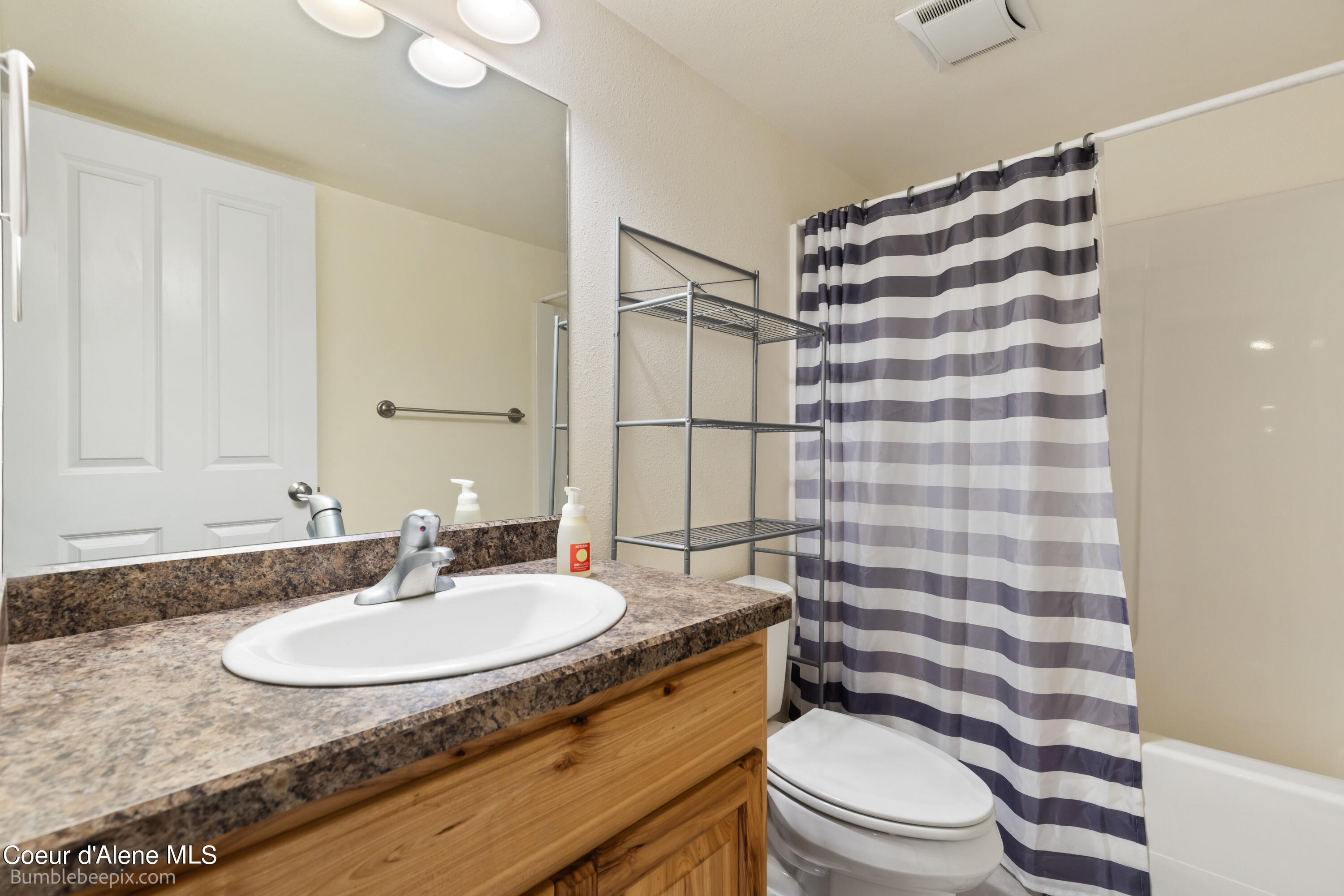 Moyie Springs, Idaho 83845, United States, 5 Bedrooms Bedrooms, ,3 BathroomsBathrooms,Residential,Pending,49904