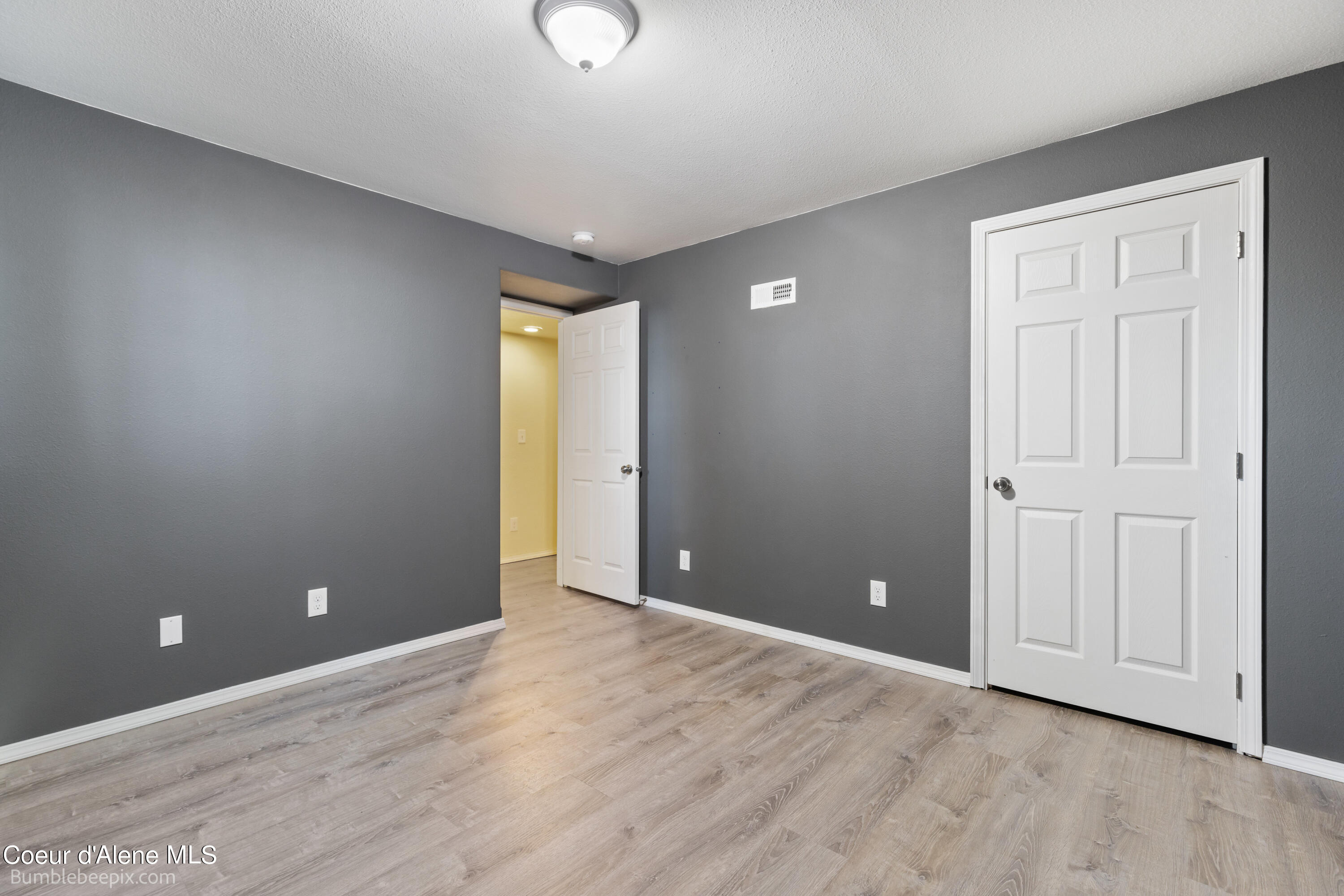 Moyie Springs, Idaho 83845, United States, 5 Bedrooms Bedrooms, ,3 BathroomsBathrooms,Residential,Pending,49904