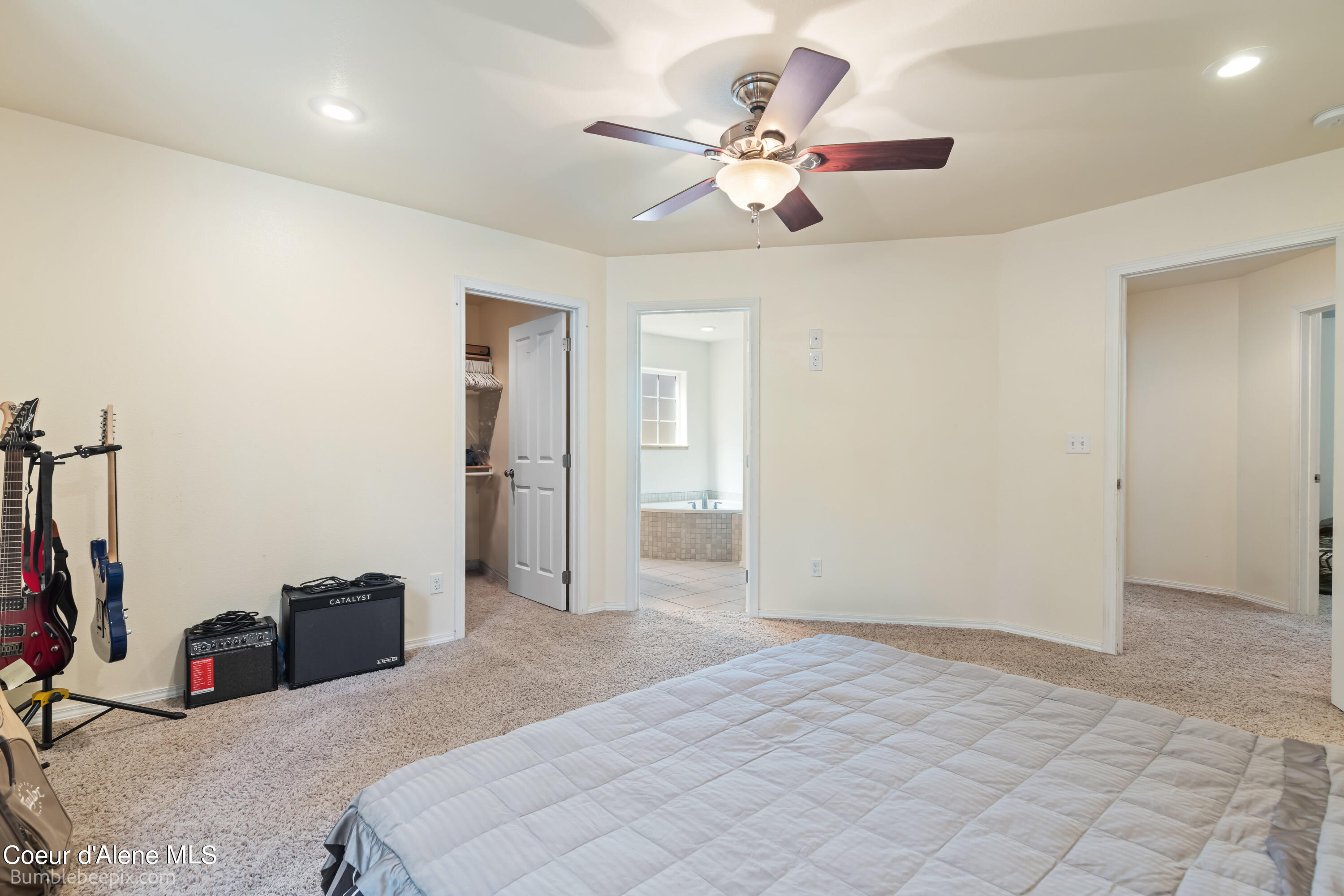 Moyie Springs, Idaho 83845, United States, 5 Bedrooms Bedrooms, ,3 BathroomsBathrooms,Residential,Pending,49904