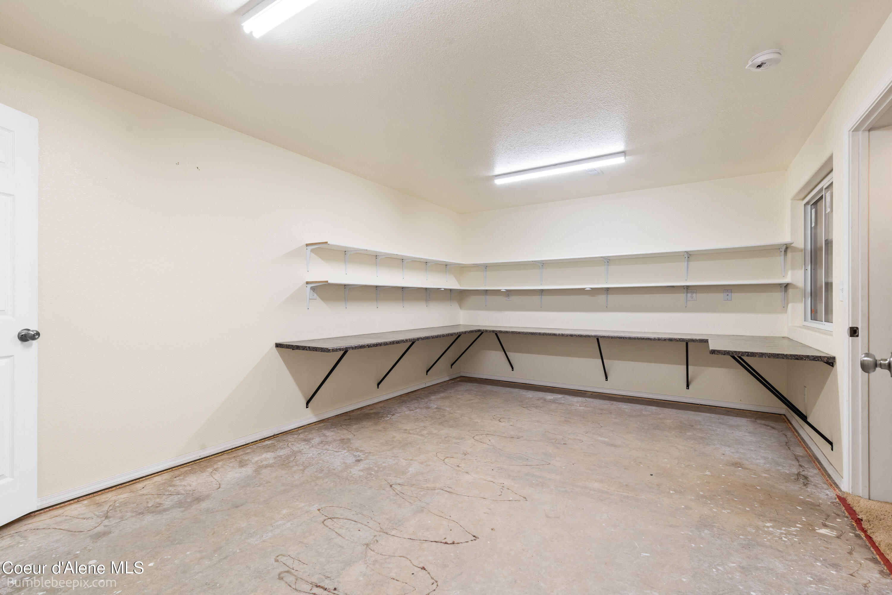 Moyie Springs, Idaho 83845, United States, 5 Bedrooms Bedrooms, ,3 BathroomsBathrooms,Residential,Pending,49904