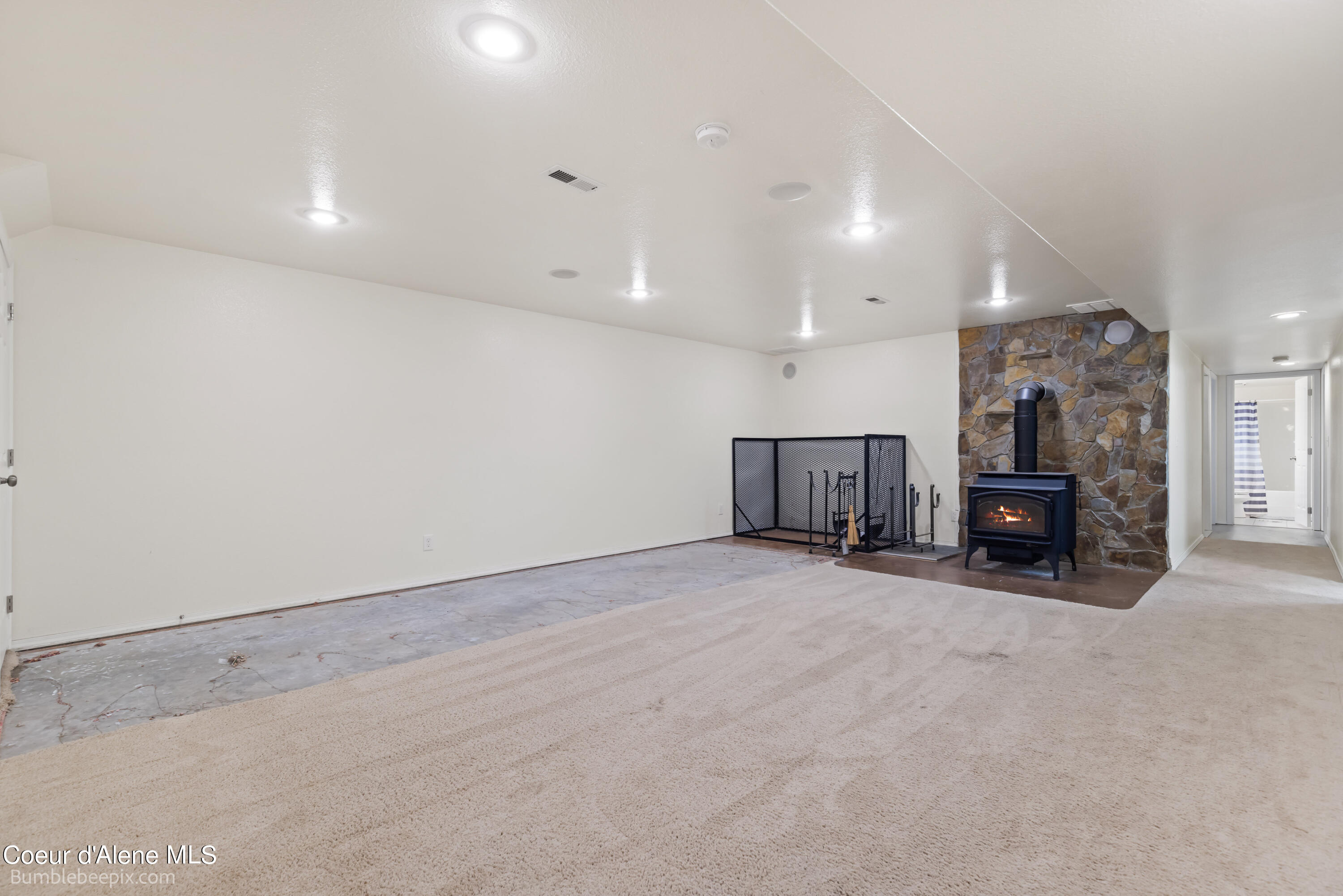 Moyie Springs, Idaho 83845, United States, 5 Bedrooms Bedrooms, ,3 BathroomsBathrooms,Residential,Pending,49904