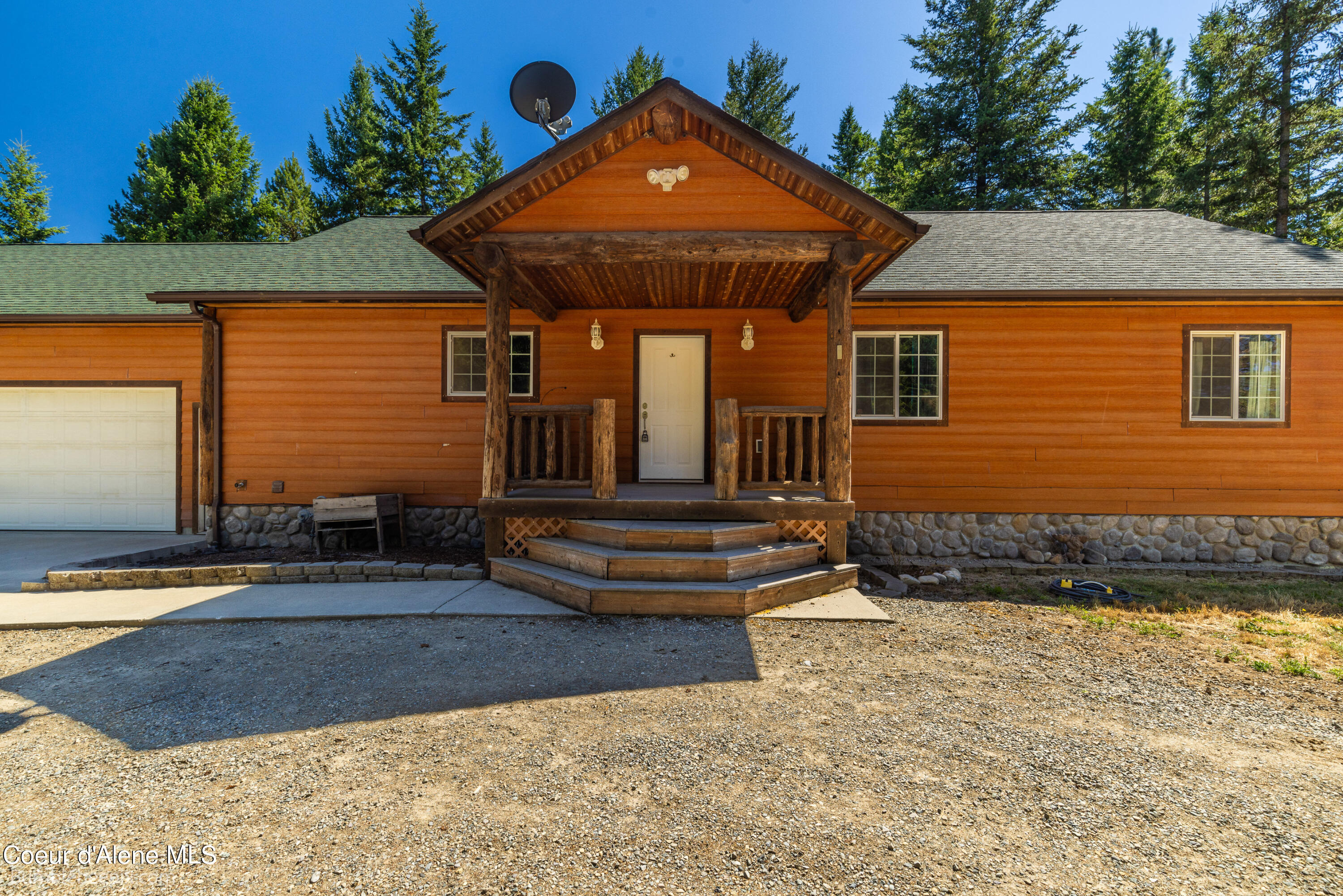 Moyie Springs, Idaho 83845, United States, 5 Bedrooms Bedrooms, ,3 BathroomsBathrooms,Residential,Pending,49904