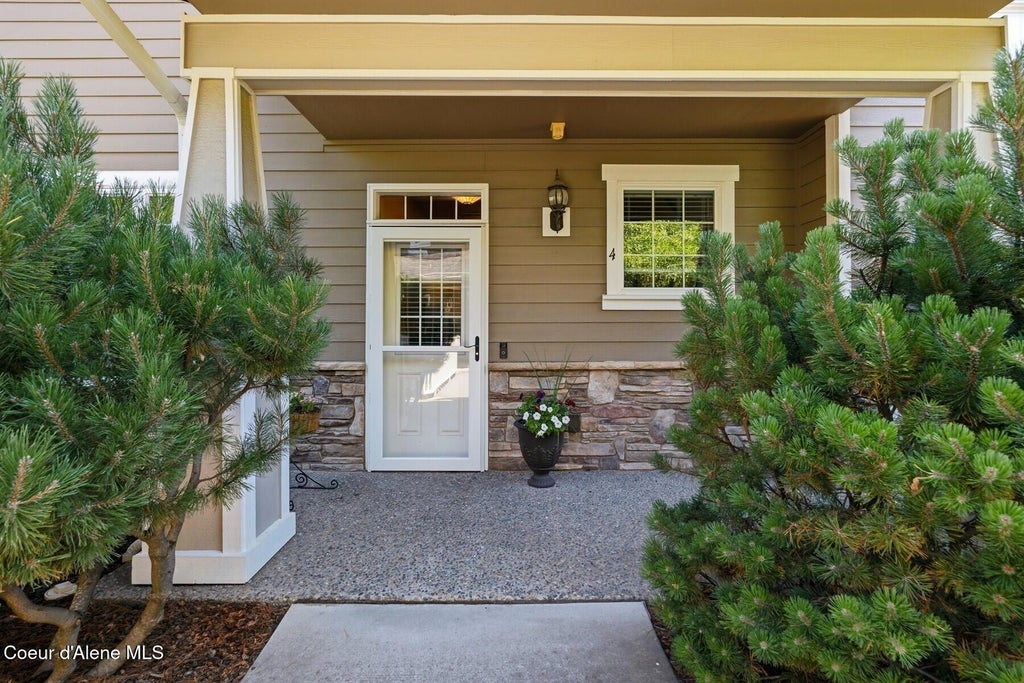 Photo of 4450 Greenchain LOOP #4, Coeur dAlene, ID 83814 (MLS # 26-10597)