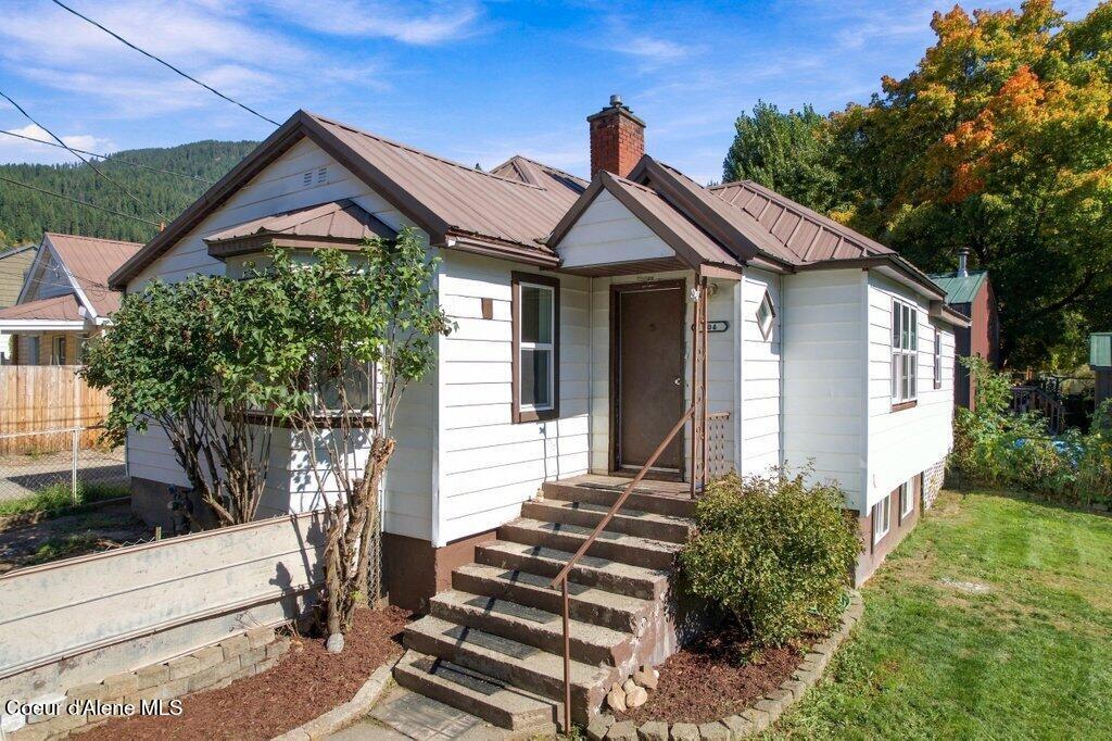 Photo of 104 Western AVE, Silverton, ID 83867 (MLS # 26-9992)