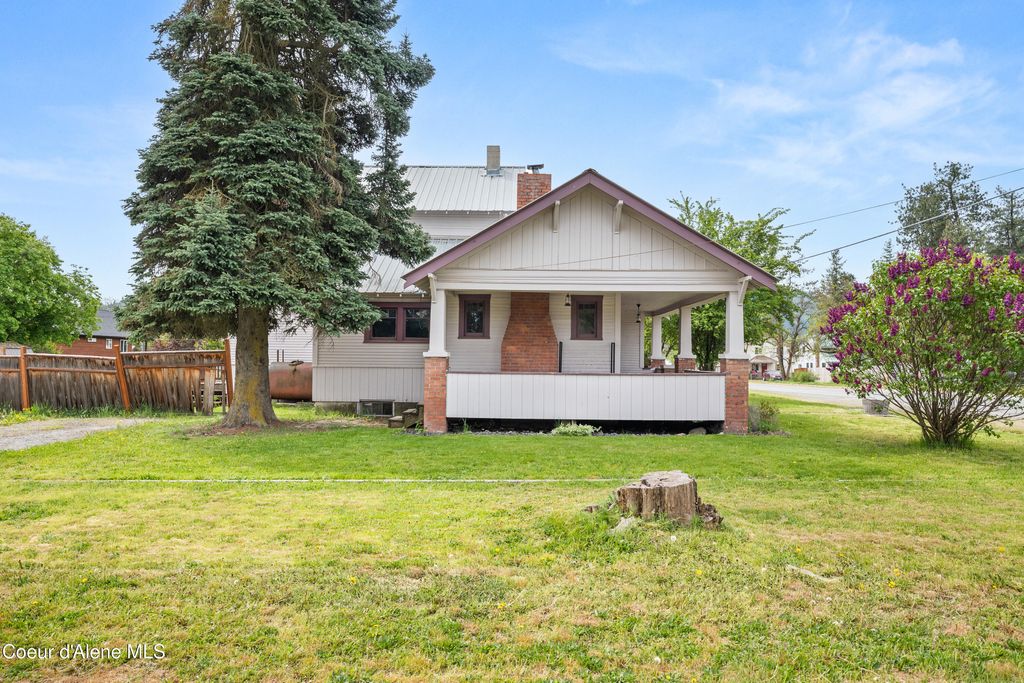 Photo of 211 4th St, Priest River, ID 83856 (MLS # 26-4718)