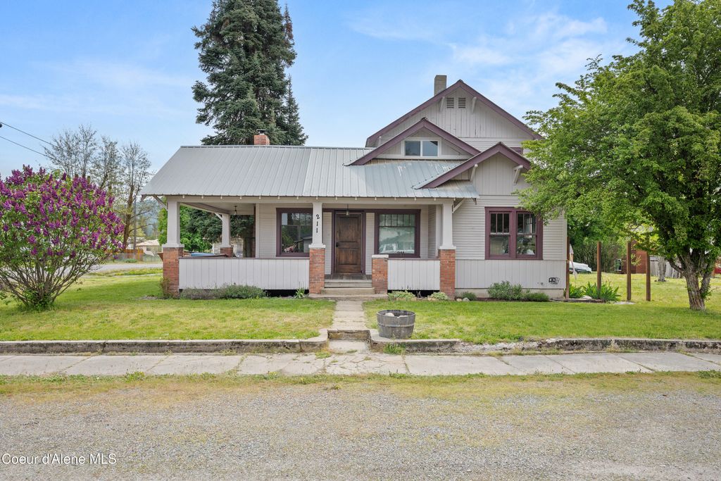 Photo of 211 4th St, Priest River, ID 83856 (MLS # 26-4718)