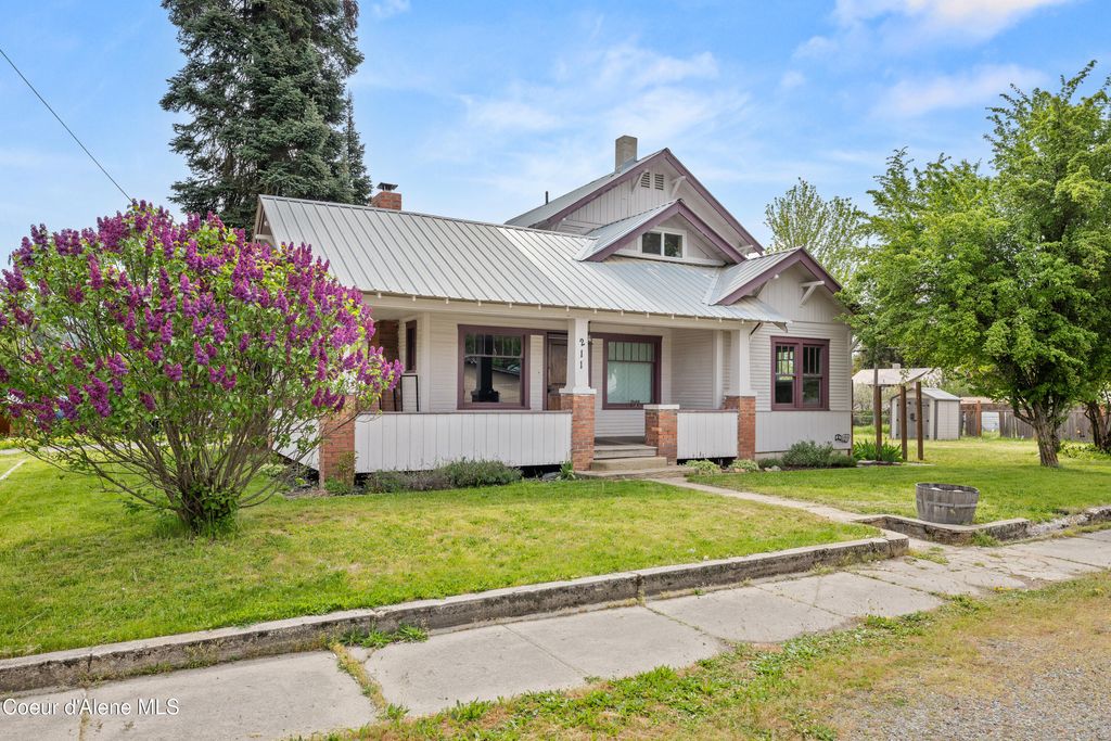 Photo of 211 4th St, Priest River, ID 83856 (MLS # 26-4718)