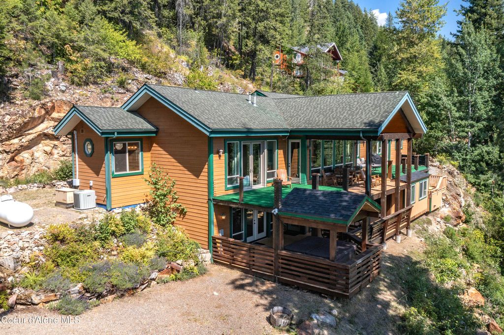 Photo of 614 Granite Ridge Dr, Sandpoint, ID 83864 (MLS # 25-9116)