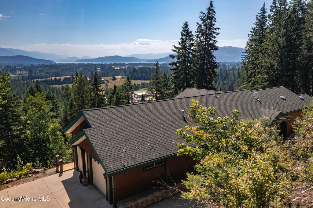 Photo of 614 Granite Ridge Dr, Sandpoint, ID 83864 (MLS # 25-9116)