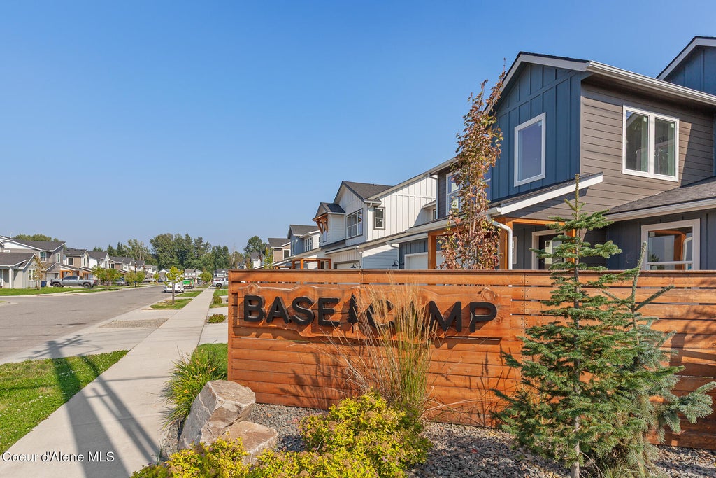 Photo of 601 UNIVERSITY PARK Park, Sandpoint, ID 83864 (MLS # 26-10496)