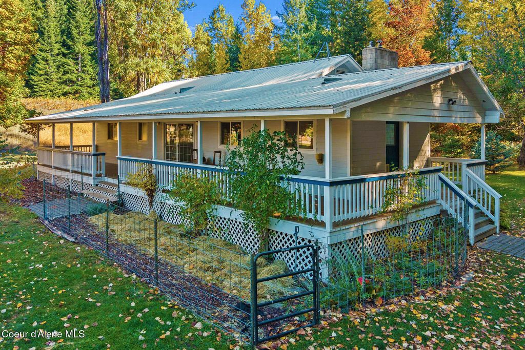 Photo of 55 Trotter Ln, Sandpoint, ID 83864 (MLS # 26-2605)