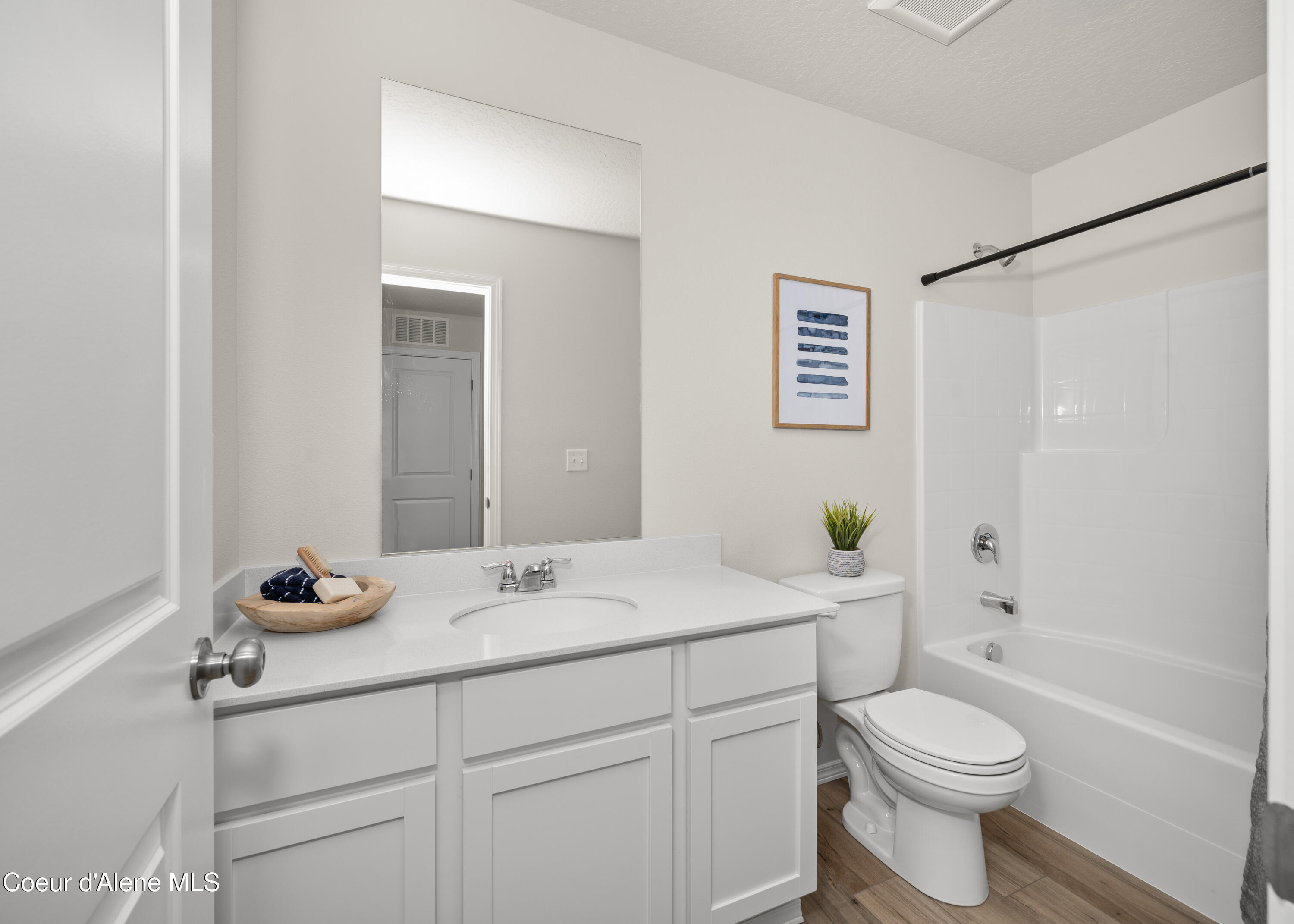 Hayden, Idaho 83835, United States, 3 Bedrooms Bedrooms, ,2 BathroomsBathrooms,Residential,Active,159740