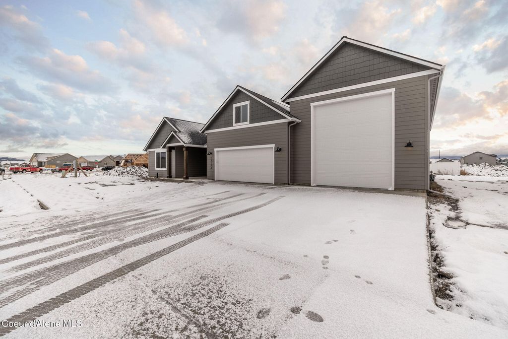 Photo of 12132 LENNON Ln, Rathdrum, ID 83858 (MLS # 26-618)