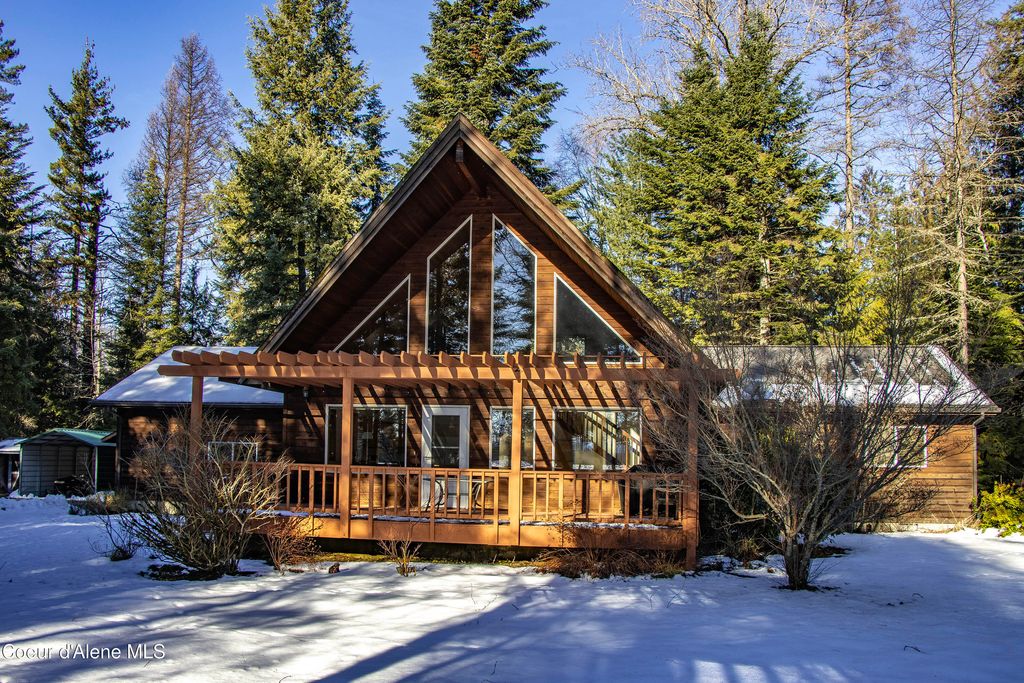 Photo of 608 Meadowlark Ln, Sandpoint, ID 83864 (MLS # 26-686)