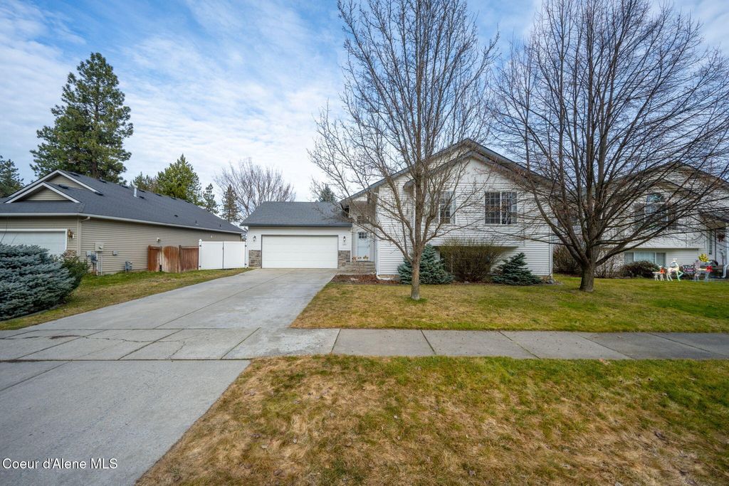 Photo of 1201 Edgewood Cir, Coeur dAlene, ID 83815 (MLS # 26-1100)